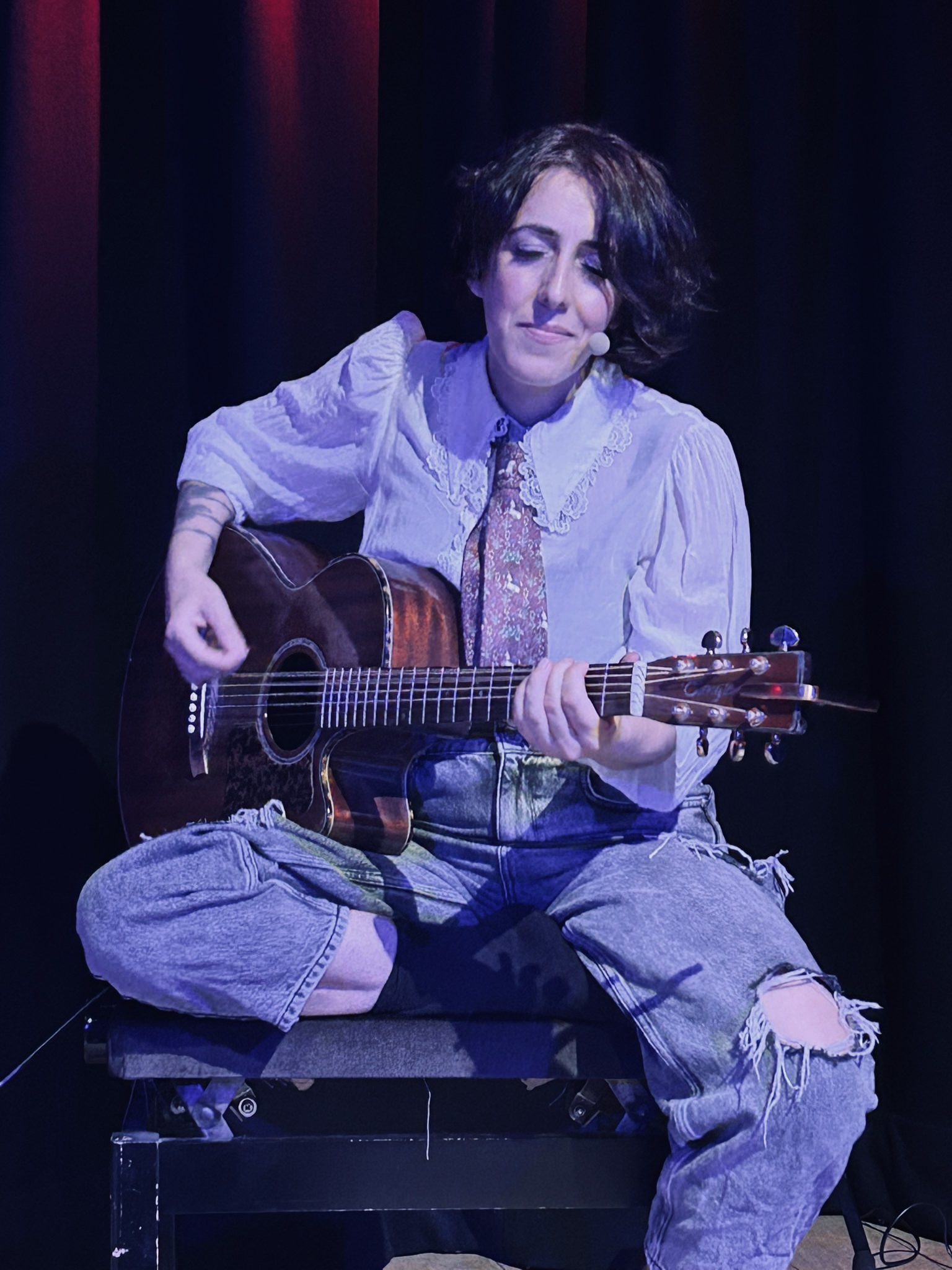 Miranda Arieh performing GROWN live at Seven Arts in Leeds